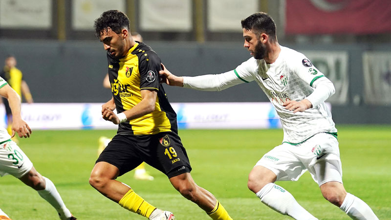 Bursasporlu futbolcudan hakem isyanı Bursasporlu futbolcudan hakem isyanı