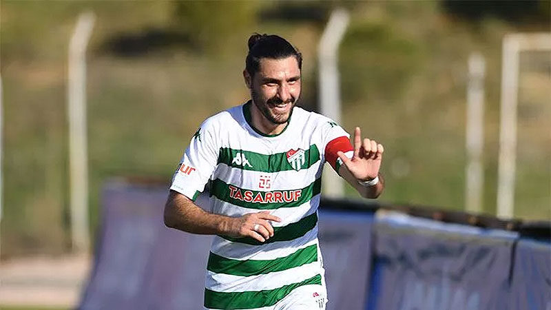 Bursaspor'un eski kaptanı Özer Hurmacı, Plaj Futbolu Milli Takımı'nın hazırlık