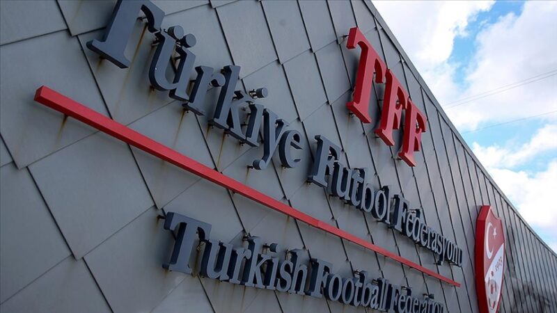 TFF’den statlarda küfüre ilişkin açıklama Türkiye Futbol Federasyonu (TFF), statlarda küfür etmenin önemli bir ahlak
