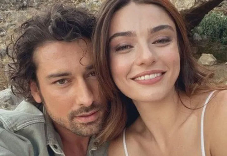 Alp Navruz ve Ayça Ayşin Turan’ın romantik pozu