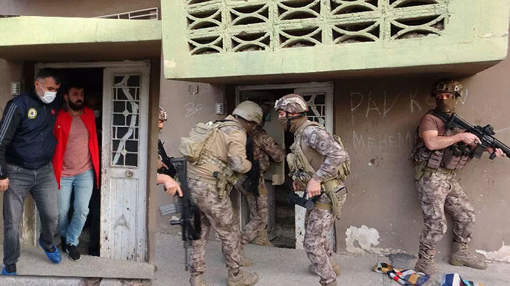 1 Mayıs’ı kana bulayacaklardı! Eylem hazırlığındaki PKK’lılar yakalandı 1 Mayıs’ı kana bulayacaklardı! Eylem hazırlığındaki PKK’lılar yakalandı