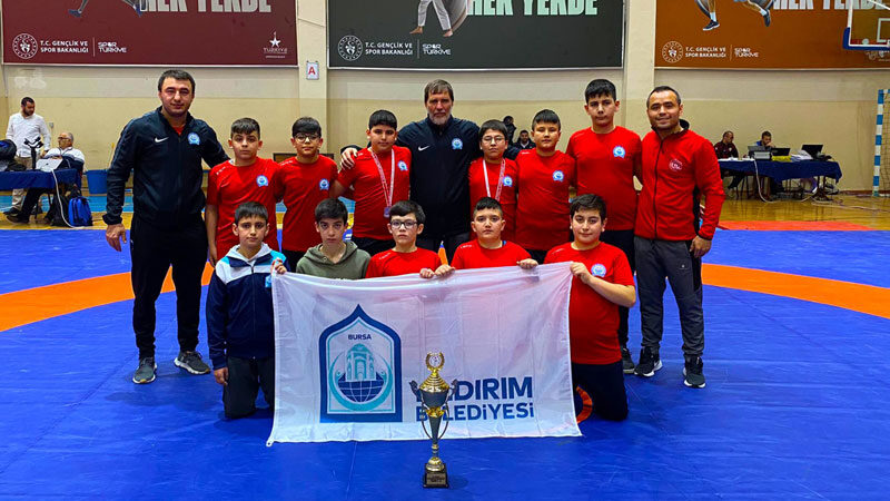Yıldırım Belediyespor güreş takımı, Afyonkarahisar'daki U11 Türkiye Şampiyonası'na adeta damga
