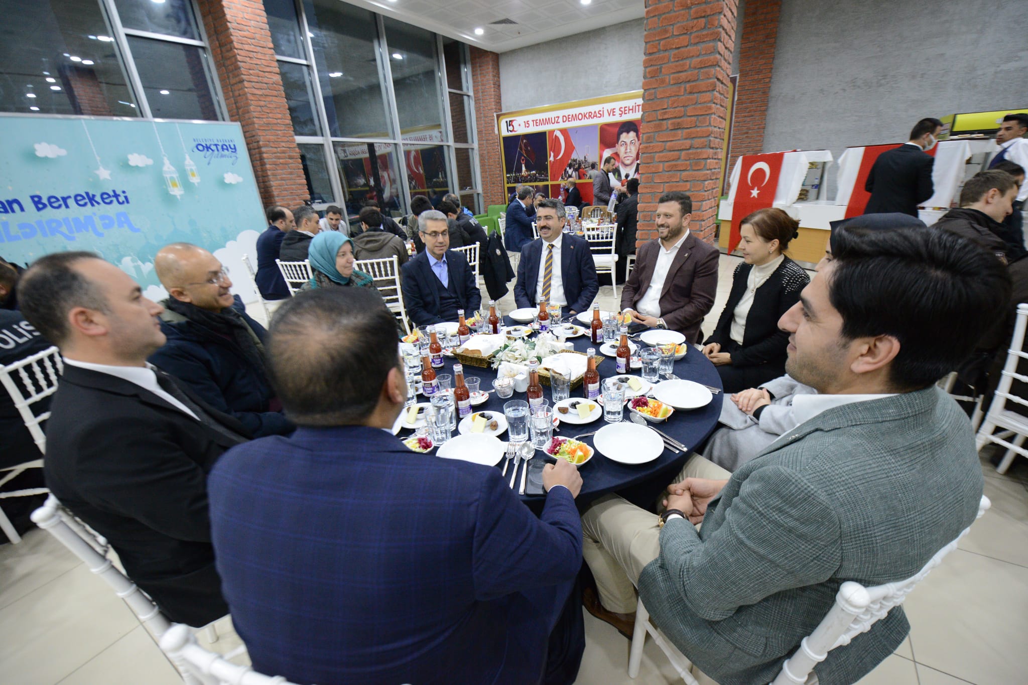 Başkan Yılmaz, görev başındaki polislerle iftar açtı
