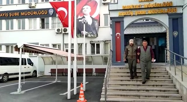 Bursa’da atı aracına bağlayarak kilometrelerce koşturan şahsa gözaltı