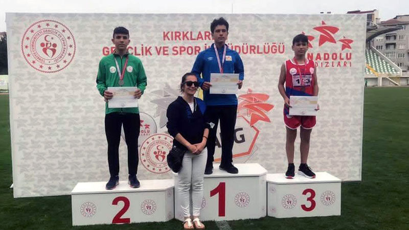 Osmangazi Belediyespor Atletizm Takımı sporcularından Muhammed Emin Koparan, Kırklareli’nde düzenlenen