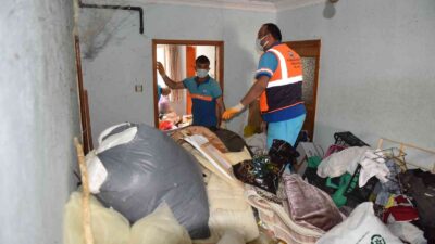 Bursa’da bu evden 4 kamyon çöp çıktı!