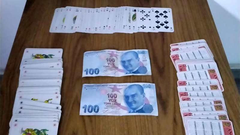 Bursa'da kumar oynandığı tespit edilen işletmelere baskın düzenlendi.