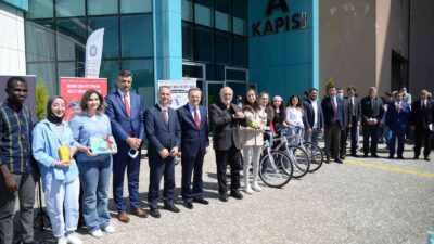 Bursa’da Kütüphane Haftası’nda öğrenciler ödüle doydu