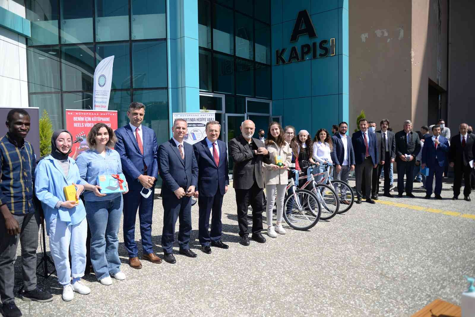 Bursa’da Kütüphane Haftası’nda öğrenciler ödüle doydu 1 bursada kutuphane haftasinda ogrenciler odule doydu c4b2d13