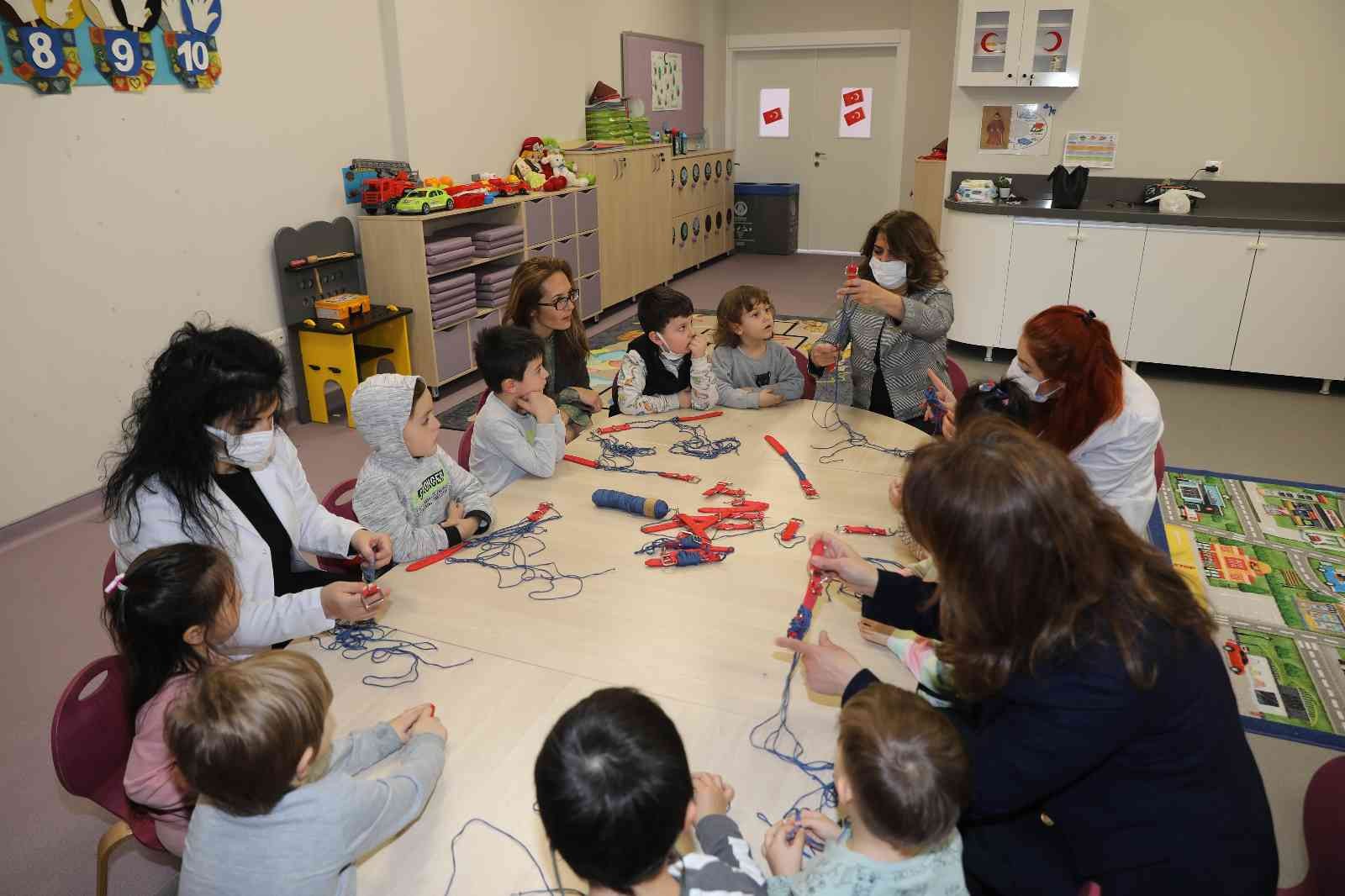 Bursa’da sokak hayvanlarının hediyeleri çocuklardan Bursa’da sokak hayvanlarının hediyeleri çocuklardan