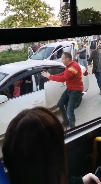 Bursa’da yol verme tartışması kameralarda