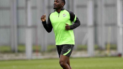 Bursaspor’da Bifouma affedildi