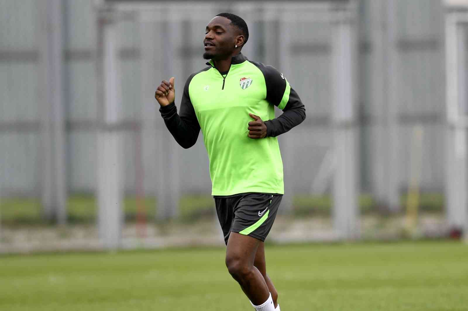 Bursaspor’da kadro dışı kalan Bifouma’dan açıklama!