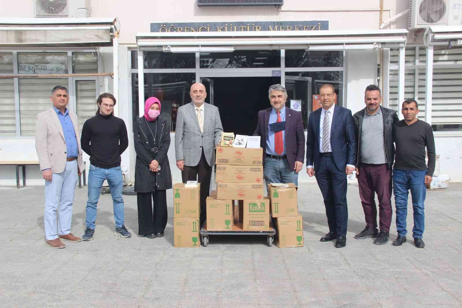 BUÜ’den Yusufeli’ne kitap bağışı 1 buuden yusufeline kitap bagisi dd6ec85