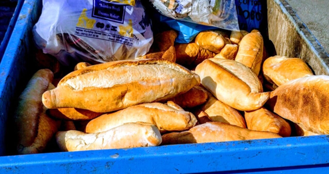 İsrafta korkunç rakamlar! Bakın günde kaç ekmek çöpe gidiyor? İsrafta korkunç rakamlar! Bakın günde kaç ekmek çöpe gidiyor?
