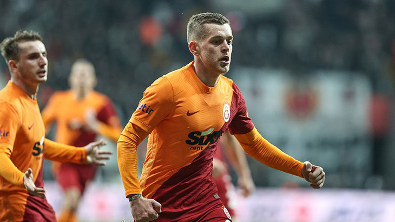 Süper Lig'de Karagümrük'ü yenerek Fenerbahçe derbisine moralli giden Galatasaray'da transfer