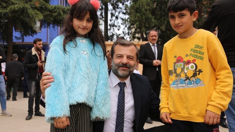 Başkan Mustafa Işık: Çocuklarımız geleceğimizi aydınlatacak olan yıldızlarımız 23 Nisan coşkusu Gürsu’da da düzenlenen çeşitli etkinliklerle yaşandı.