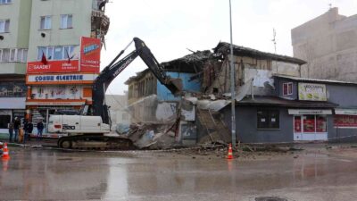 Gürsu’da metruk binalar yıkılıyor