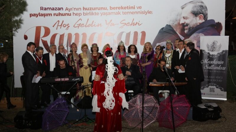 Gürsulular Yeşilçam şarkılarının nostaljisini yaşadı Gürsu Belediyesi’nce düzenlenen Ramazan Ayı etkinlikleri kapsamında gerçekleştirilen “Musikinin Sultanları”