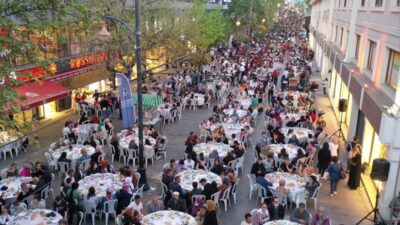 Bursa’nın en büyük iftarı! 1 kilometrelik caddede 15 bin kişi…