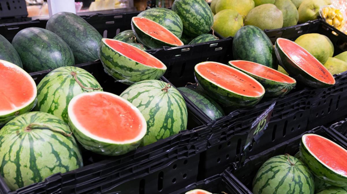 Karpuz tezgahlarda yerini almaya başladı! Fiyatı nedeniyle dilimle satılıyor