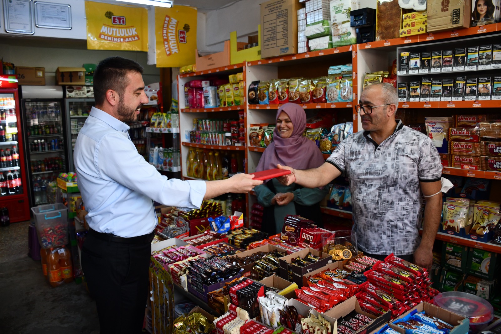 Bursa’da büyük bayram hediyesi! Belediye başkanı vatandaşın tüm borcunu ödedi…