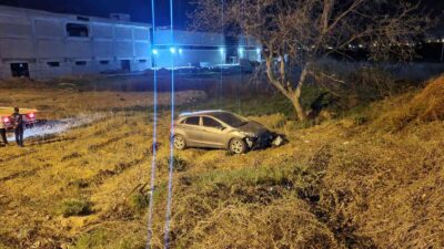 Bursa’da köpeğe çarpan otomobil şarampole uçtu…