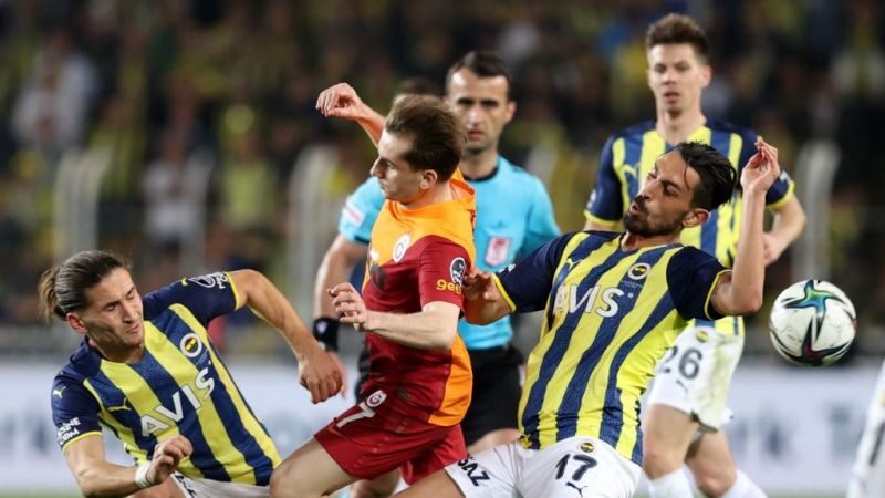 Derbinin galibi Fenerbahçe! Spor Toto Süper Lig'in 32. haftasında oynanan derbide Fenerbahçe sahasında