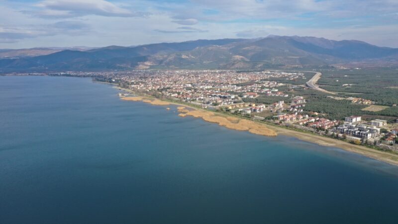 Büyükşehir İznik Gölü için harekete geçti! Mavi bayrak dalgalanacak Bursa’nın yaklaşık 115 kilometre deniz sahili ve 180 kilometrelik göl