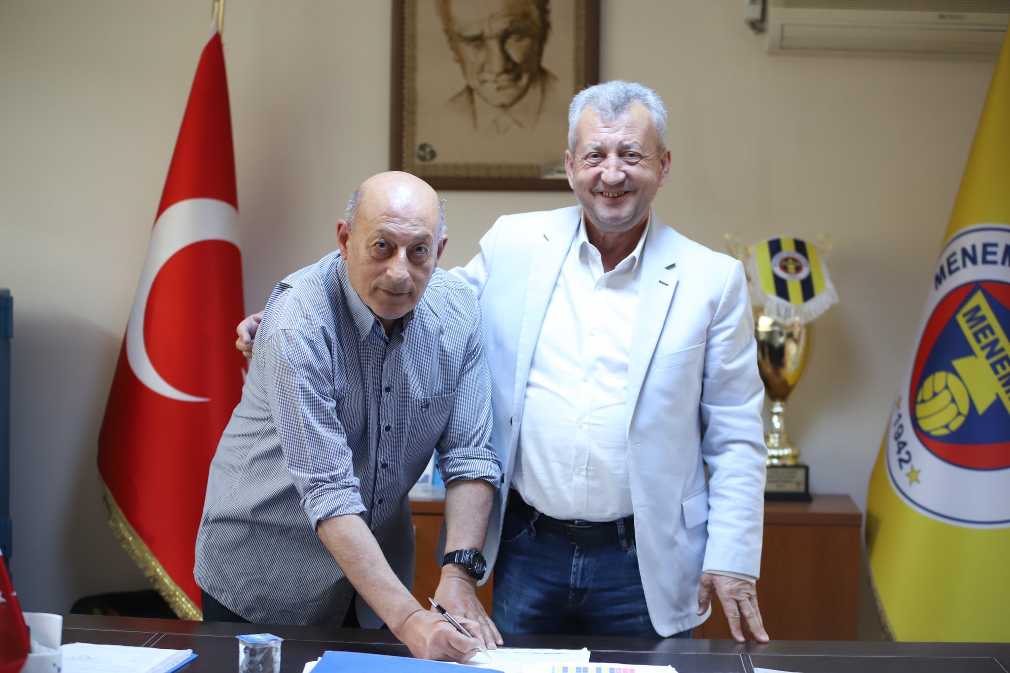 1.Lig ekibi yeni hocasına imzayı attırdı! Bursaspor’un potadaki rakibi…