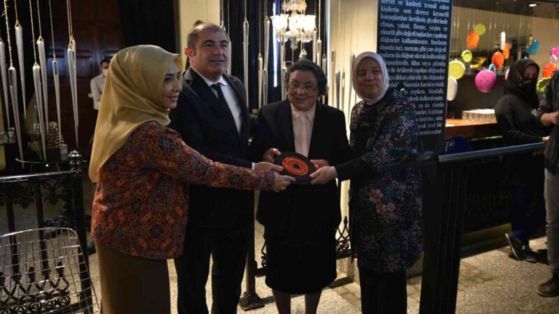 Nazif’in Düğmeleri Bursa’da Yazar ve koleksiyoner Tenzile Güler’in kendi aile hikâyesini kaleme aldığı