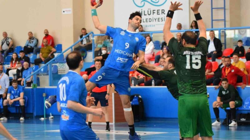 Türkiye Erkekler Hentbol Süper Lig 21. hafta maçında Nilüfer Belediyespor,