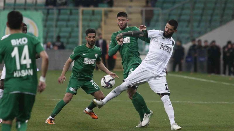Bursaspor Teknik Direktörü Mustafa Er, seyircileri önünde önemli bir galibiyet