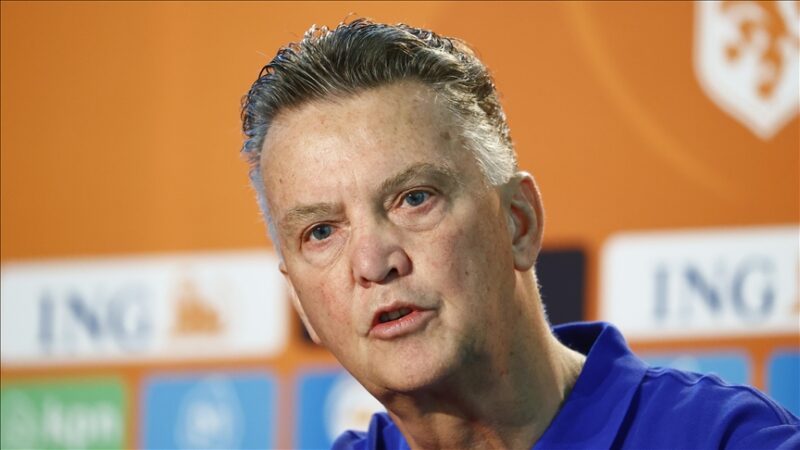 Hollanda Milli Takımı'nın teknik direktörü Louis Van Gaal, prostat kanserine