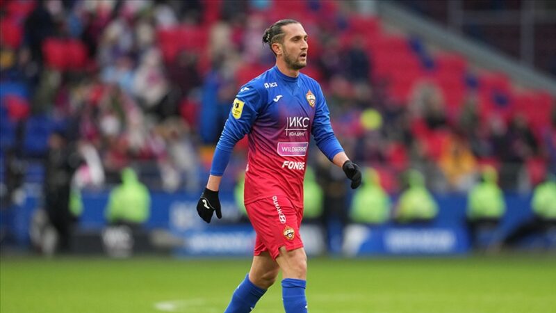 Rusya Premier Lig ekiplerinden CSKA Moskova'da forma giyen milli futbolcu