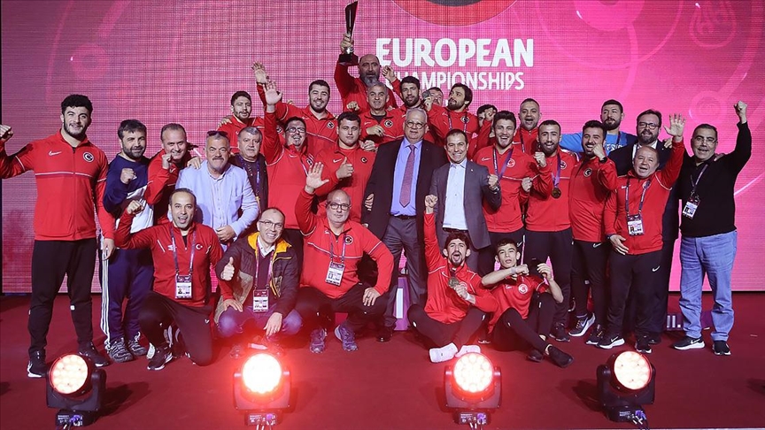 Milli güreşçiler Budapeşte’de ilkleri başardı