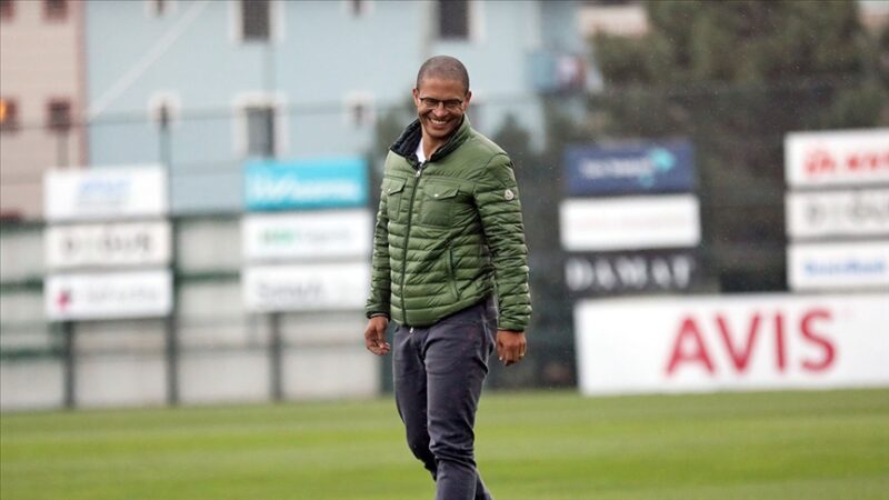 Fenerbahçe'nin eski Brezilyalı yıldız oyuncusu Alex de Souza, Türkiye'de futbolun