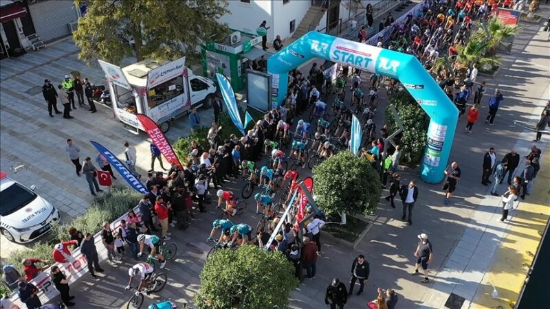 Bodrum İskele Meydanı'nda startı verilen Tour of Türkiye'de, 25 takımdan