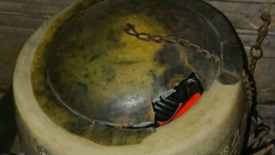 Ayasofya’da yine tahribat! Kırıp içine ayakkabı koydular