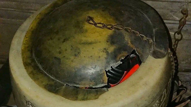 Ayasofya’da yine tahribat! Kırıp içine ayakkabı koydular