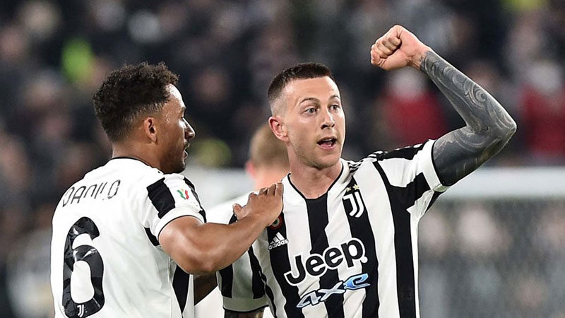 Galatasaray Juventuslu yıldızın peşinde Juventus sezon sonu Federico Bernardeschi ile yolları ayırmaya hazırlanıyor. İtalyan