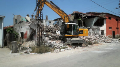 Osmangazi’de metruk binalar tek tek yıkılıyor