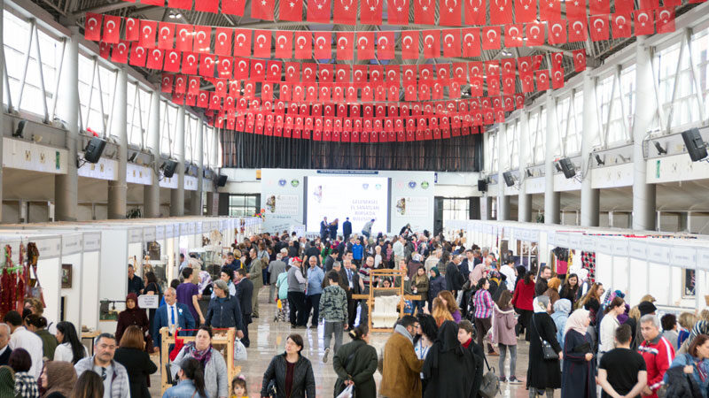 Türk dünyası Bursa’da festivalde buluşuyor Büyükşehir Belediyesi’nin destekleriyle Bursa Kent Konseyi tarafından organize edilen, Kültür