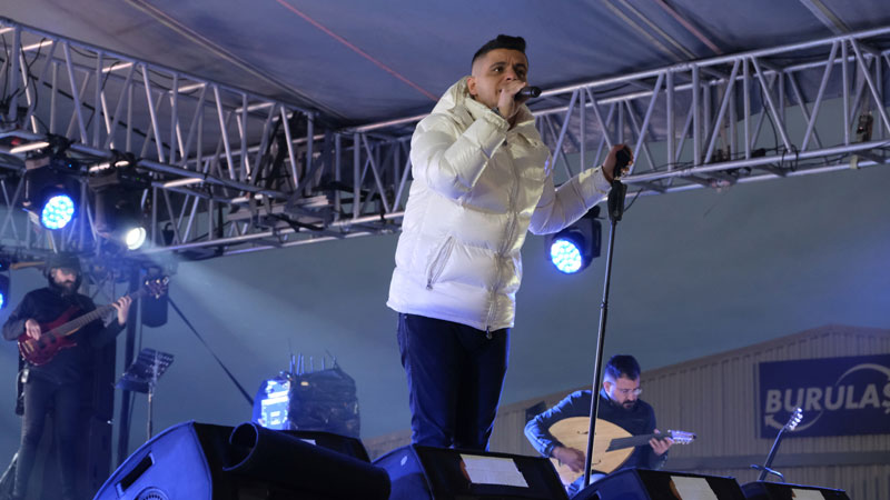 Bursa’da gençler Bilal Sonses ile coştu