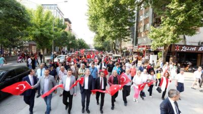 İnegöl’de 19 Mayıs coşkusu gençlik yürüyüşü ile başladı