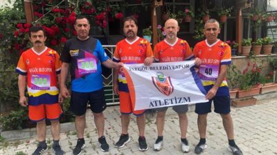 İnegöl Belediyespor atletizm sporcuları yarı maratonda koştu