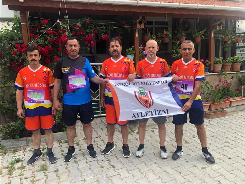 İnegöl Belediyespor atletizm sporcuları yarı maratonda koştu İnegöl Belediyespor atletizm sporcuları yarı maratonda koştu