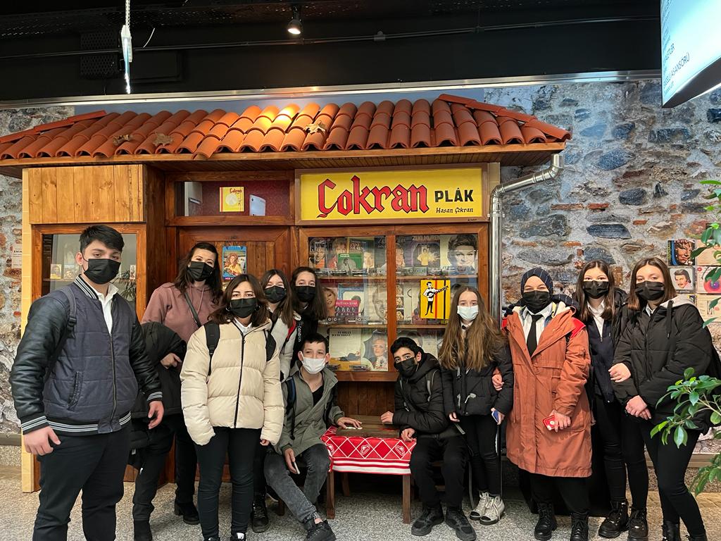 Bursa’lı öğrencilerden Avrupa’ya kültür köprüsü