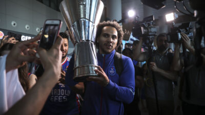 Avrupa şampiyonuna coşkulu karşılama