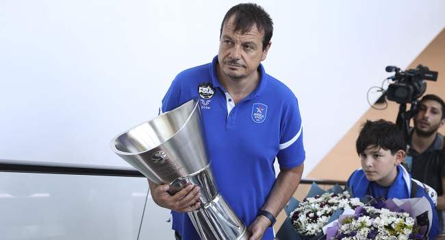 Ergin Ataman zirvede Ergin Ataman zirvede